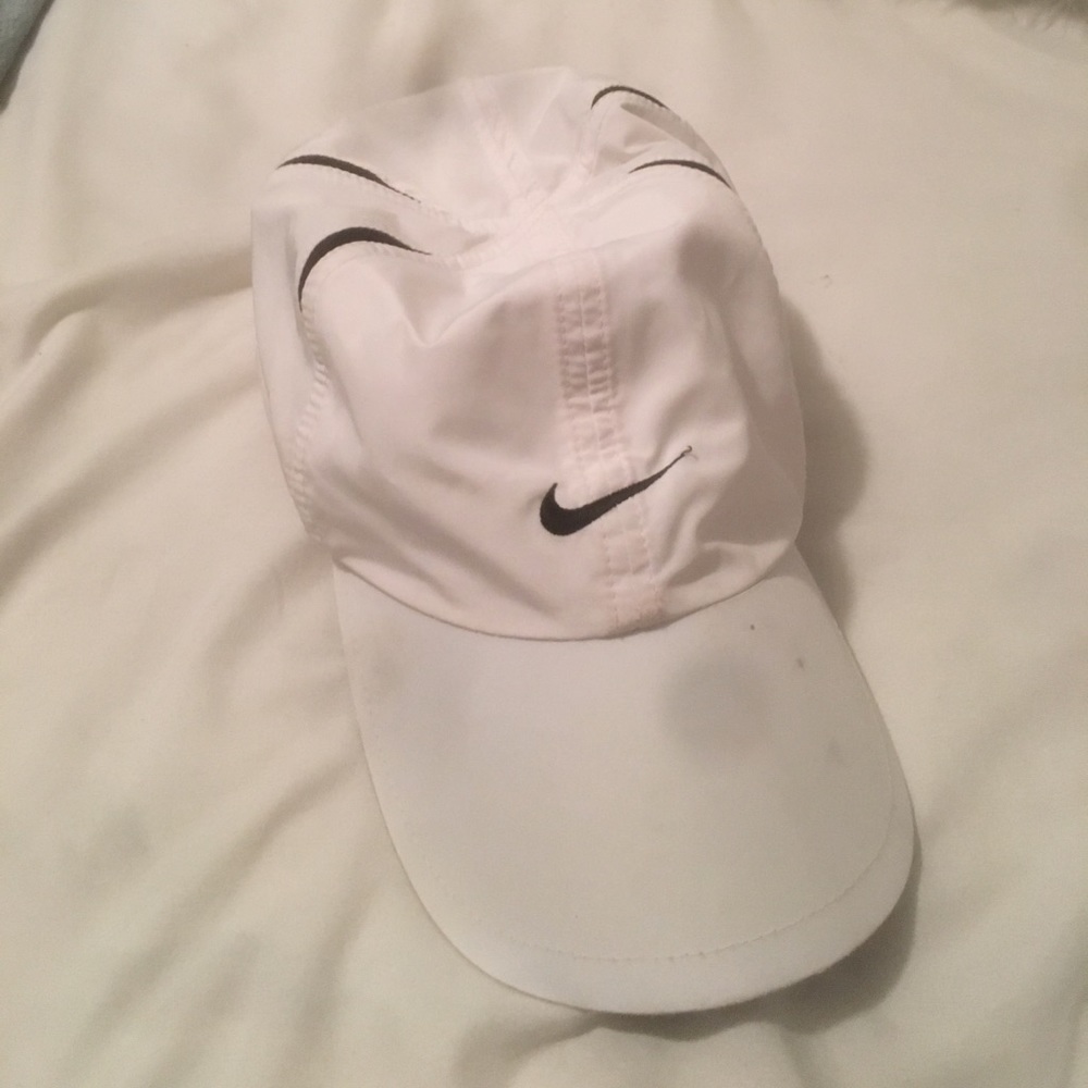 New black and white Nike hat