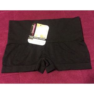 Tummy control boy-shorts.