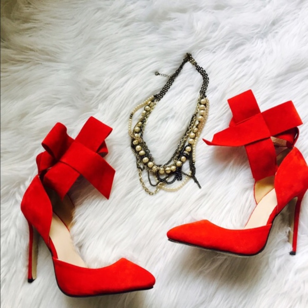 HOT VALENTINE STILETTOS WITH BOW!