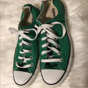 Converse women Size 9