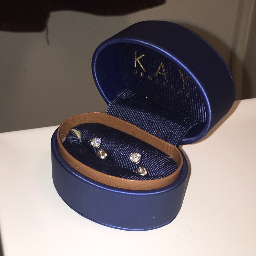 LEO Diamond earrings!