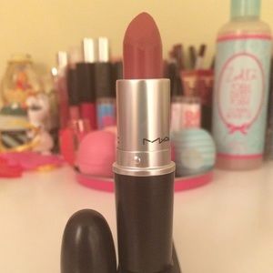 MAC lipstick in "Mehr"