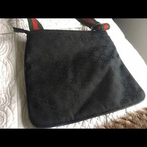 Gucci cross shoulder purse