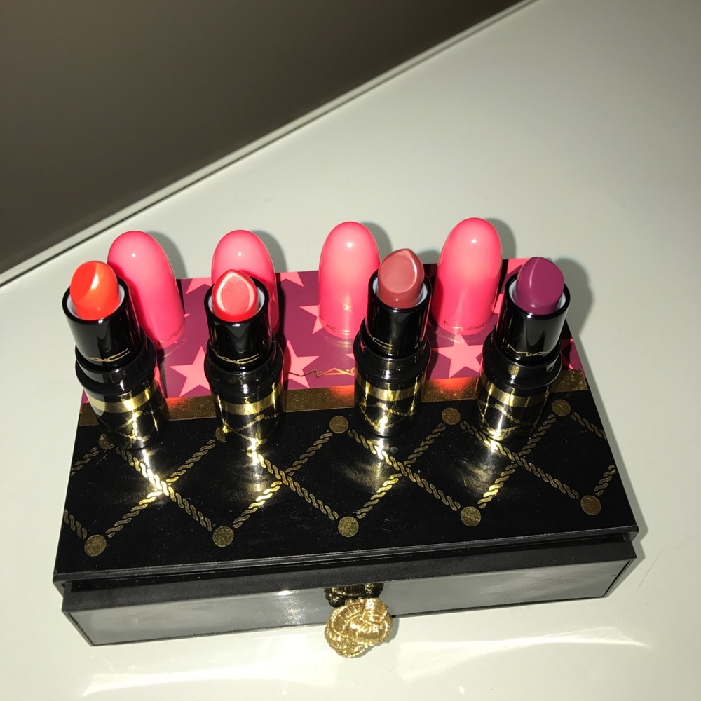 Mac lipstick Christmas 2016 kit.
