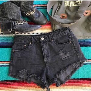 Destroyed festival shorts H&M