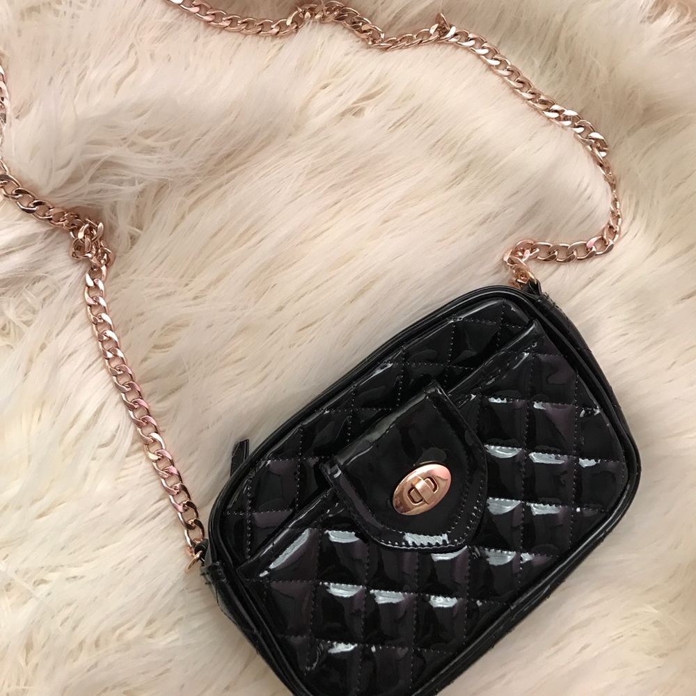 Ariana Grande black purse