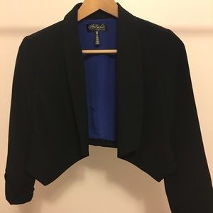 Crop-Top Black Blazer