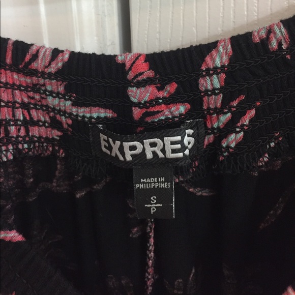 EXPRESS FLIRTY FLORAL DRESS - Picture 8 of 8