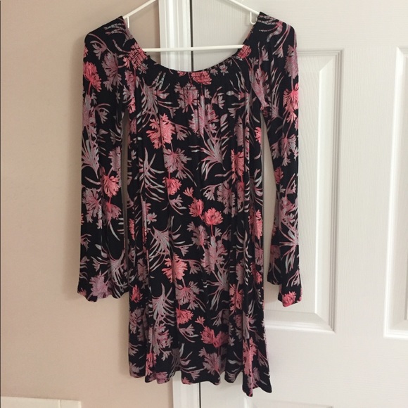 EXPRESS FLIRTY FLORAL DRESS - Picture 4 of 8
