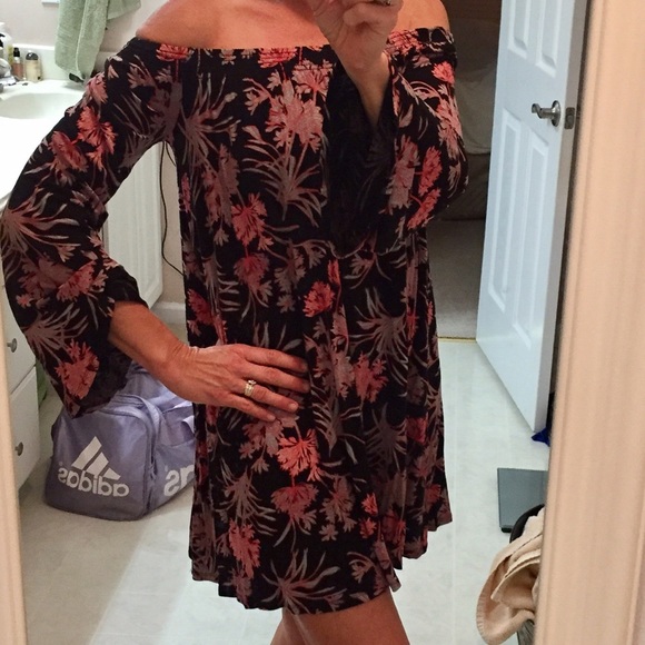 EXPRESS FLIRTY FLORAL DRESS - Picture 2 of 8