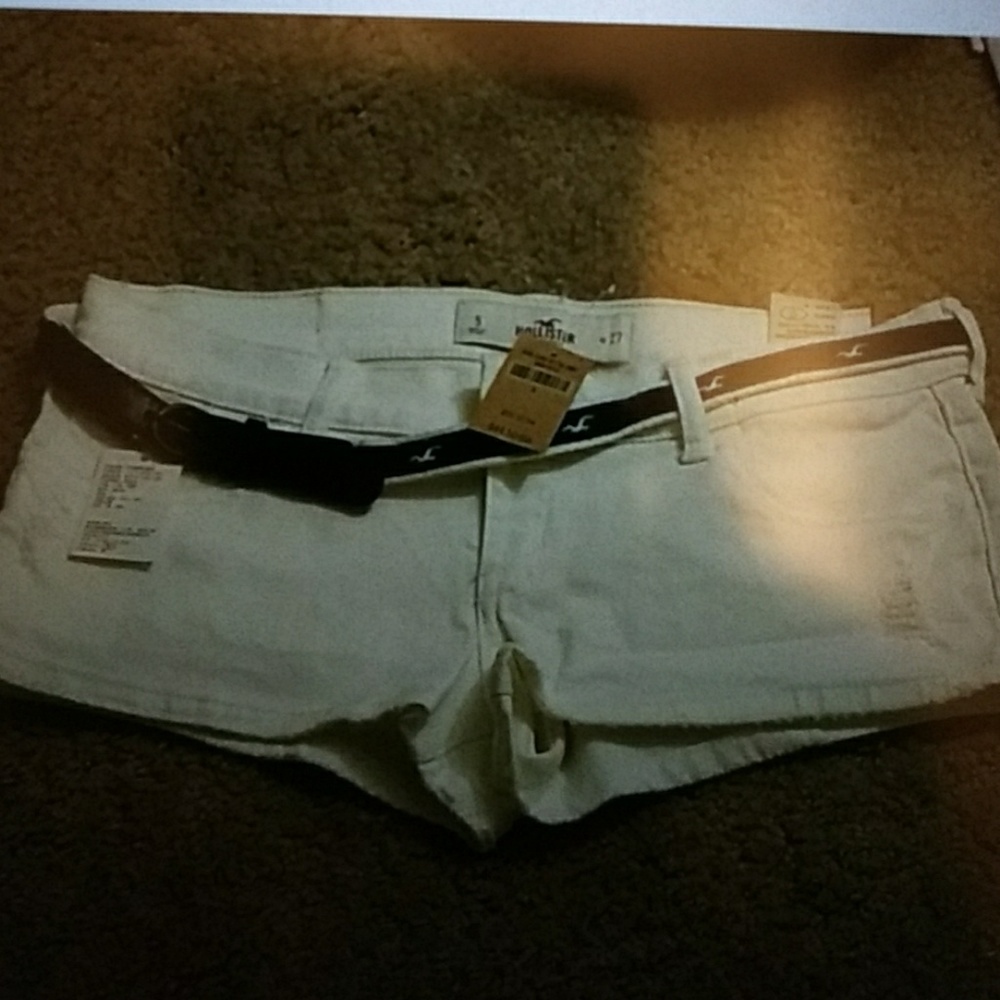 Holister denim short w/belt.