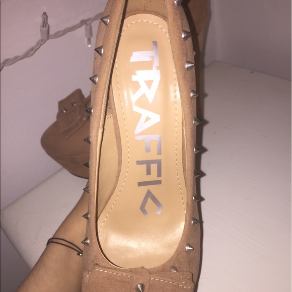 Wedge platform heals with spikes - Picture 3 of 5