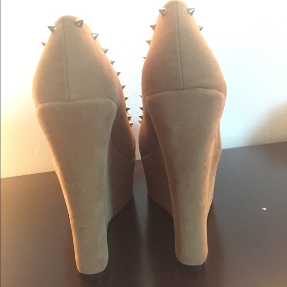 Wedge platform heals with spikes - Picture 5 of 5