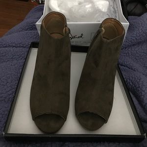 Like New Olive Booties size 8