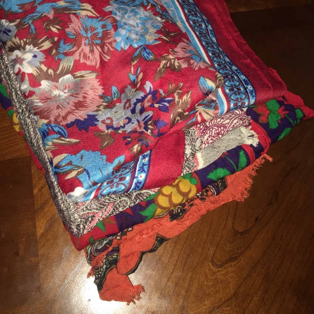 Bundle of 4 scarves
