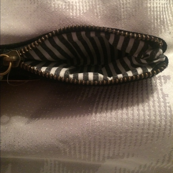 🎉HP🎉 NWT Brandy Melville mini rose coin pouch - Picture 6 of 6