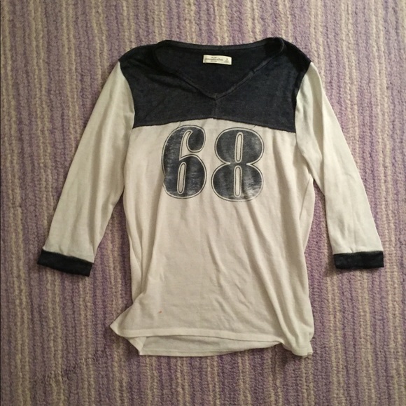 Three quarter sleeve t-shirt - Picture 1 of 2