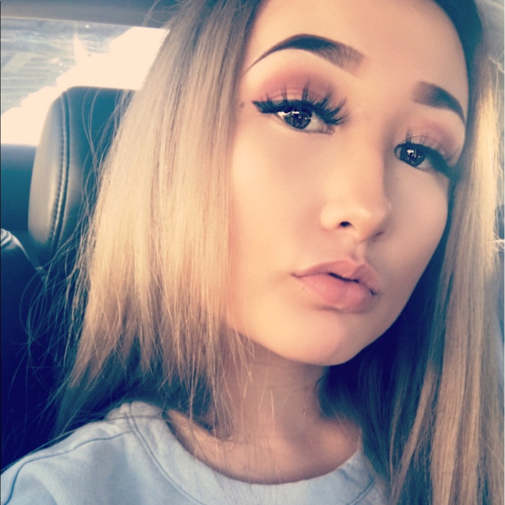 Meet your Posher, Julia