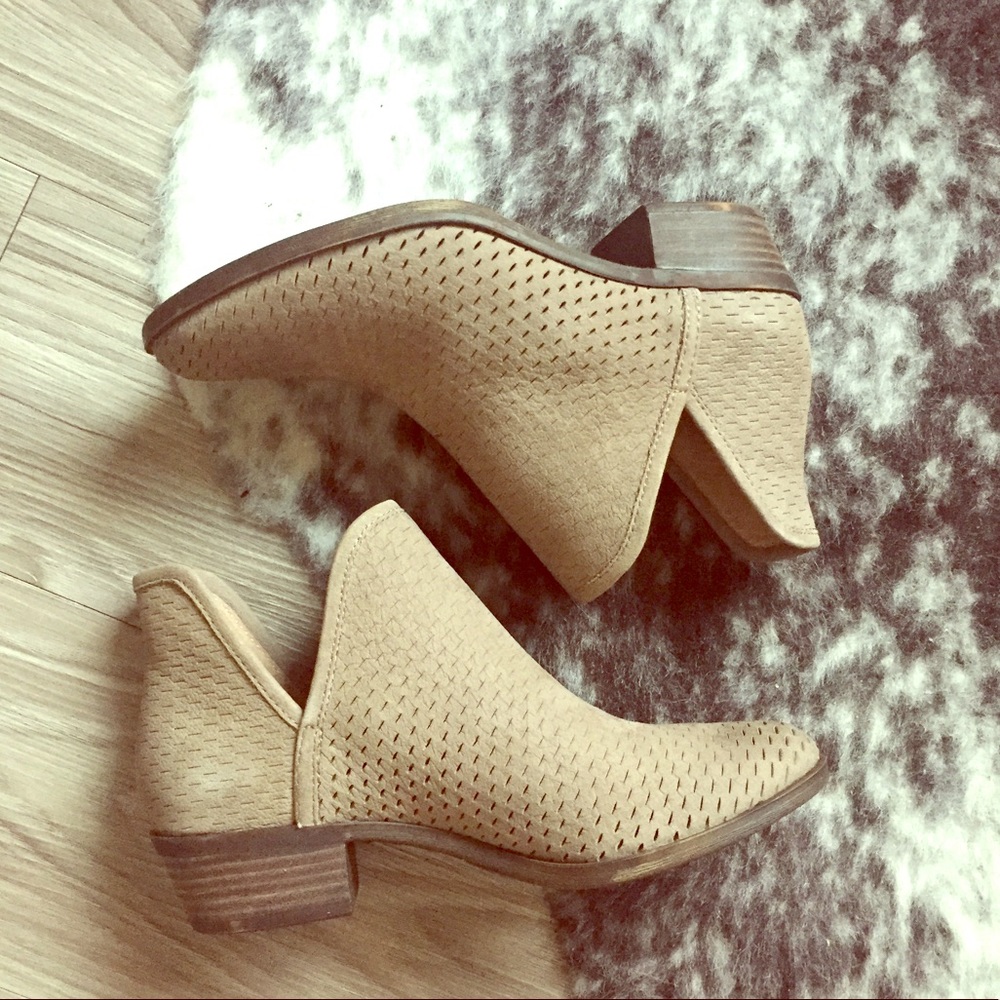 *SOLD* Beige Lucky Brand Ankle Booties