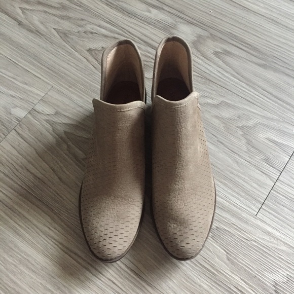 *SOLD* Beige Lucky Brand Ankle Booties - Picture 2 of 4