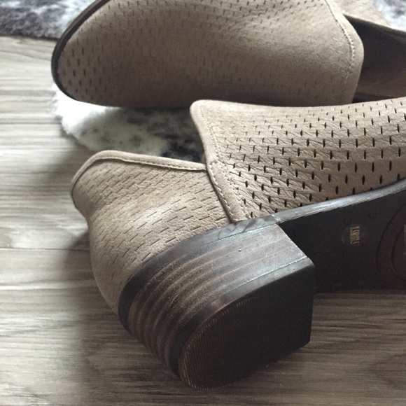 *SOLD* Beige Lucky Brand Ankle Booties - Picture 4 of 4