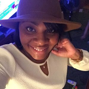 Meet your Posher, Deidra