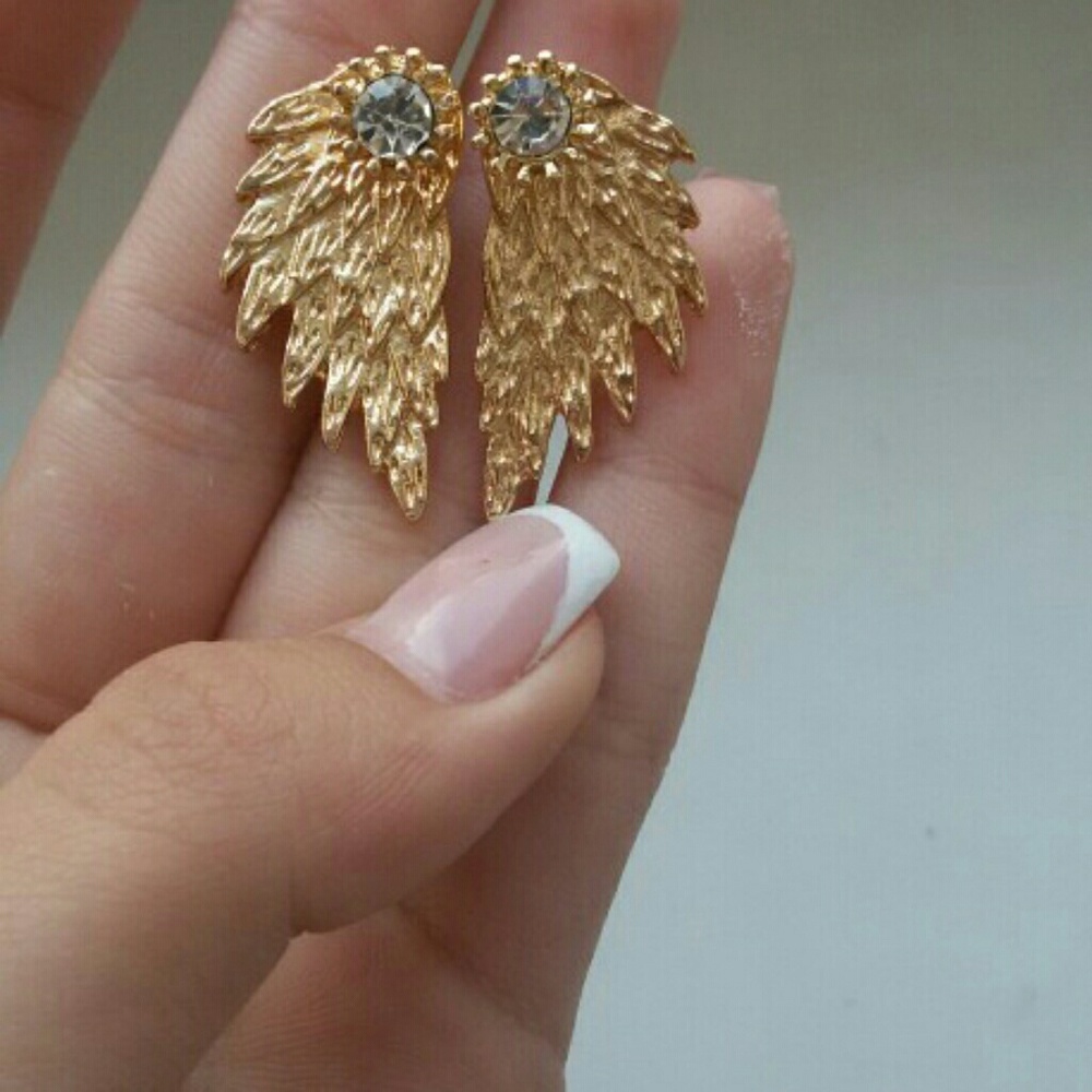 Angel wing stud earing.