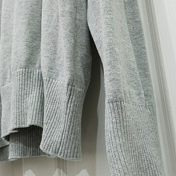 Banana Republic v-neck sweater (men) - Picture 2 of 4