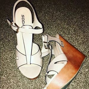 Nude wedges