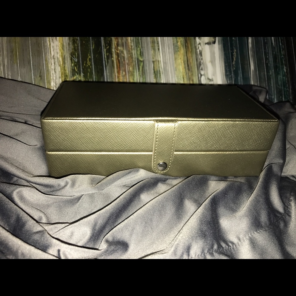 Lusterloc protected silver jewelry box
