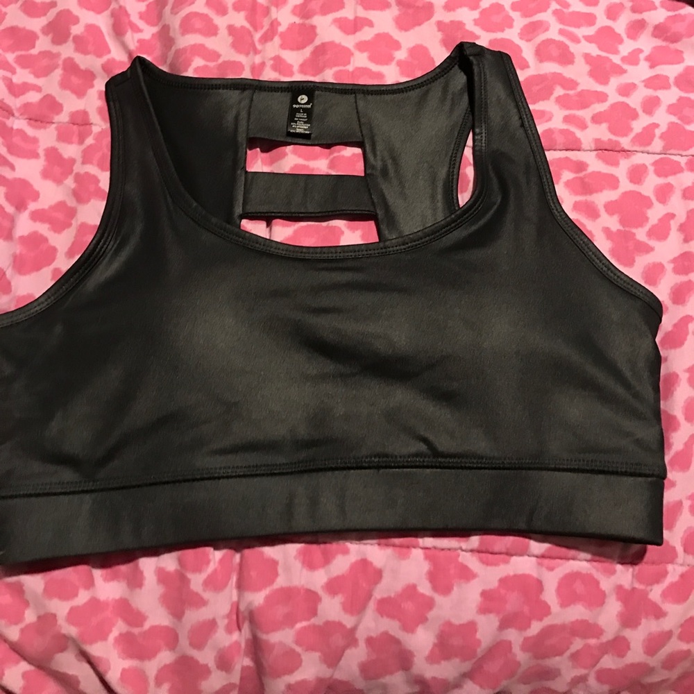 Black sports bra