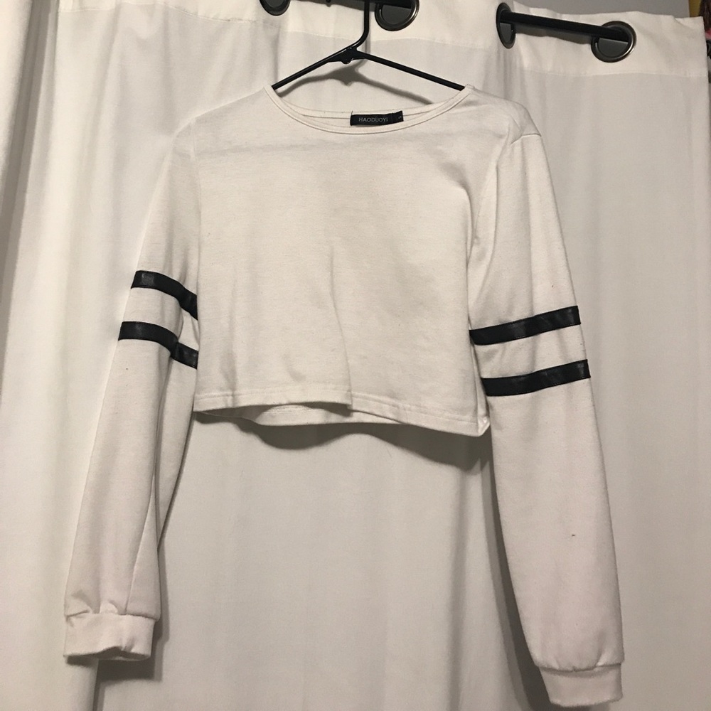 Long sleeve crop top