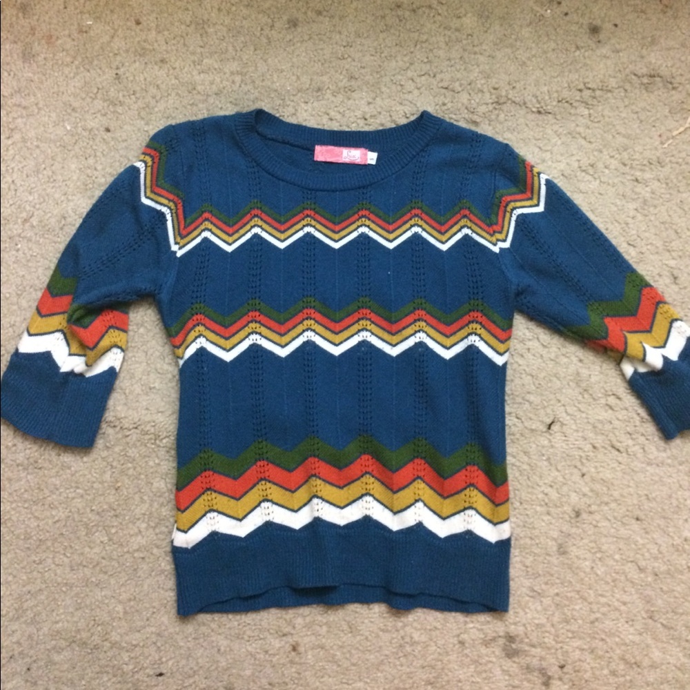 Turquoise sweater w/ colorful zigzag pattern
