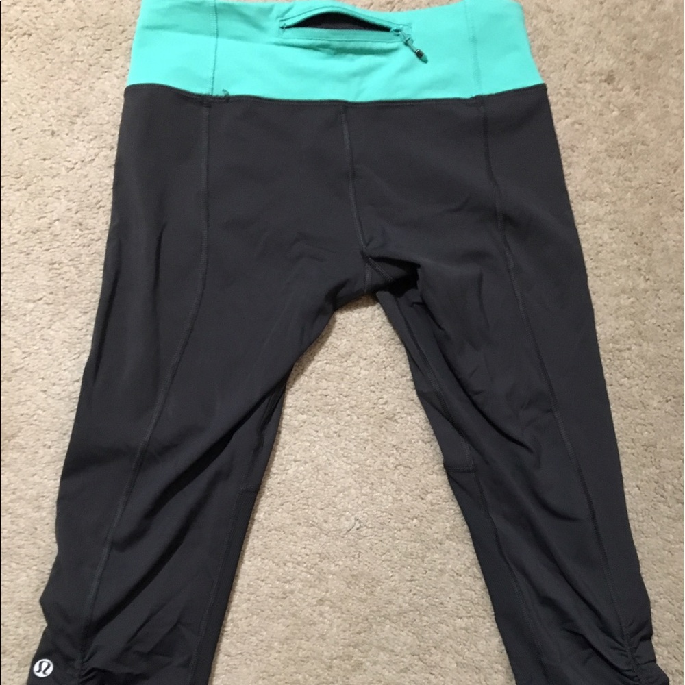 Lululemon grey crops