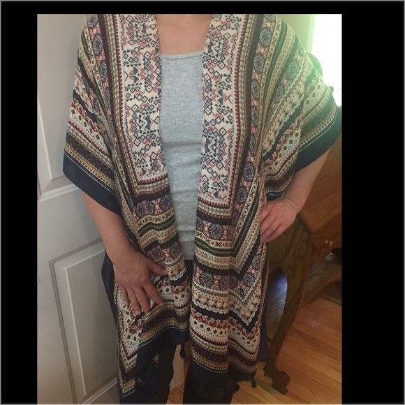 πHPπBlue Aztec Shrug - Picture 3 of 5