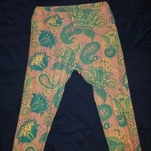 TC Lularoe leggings pastel paisley pattern