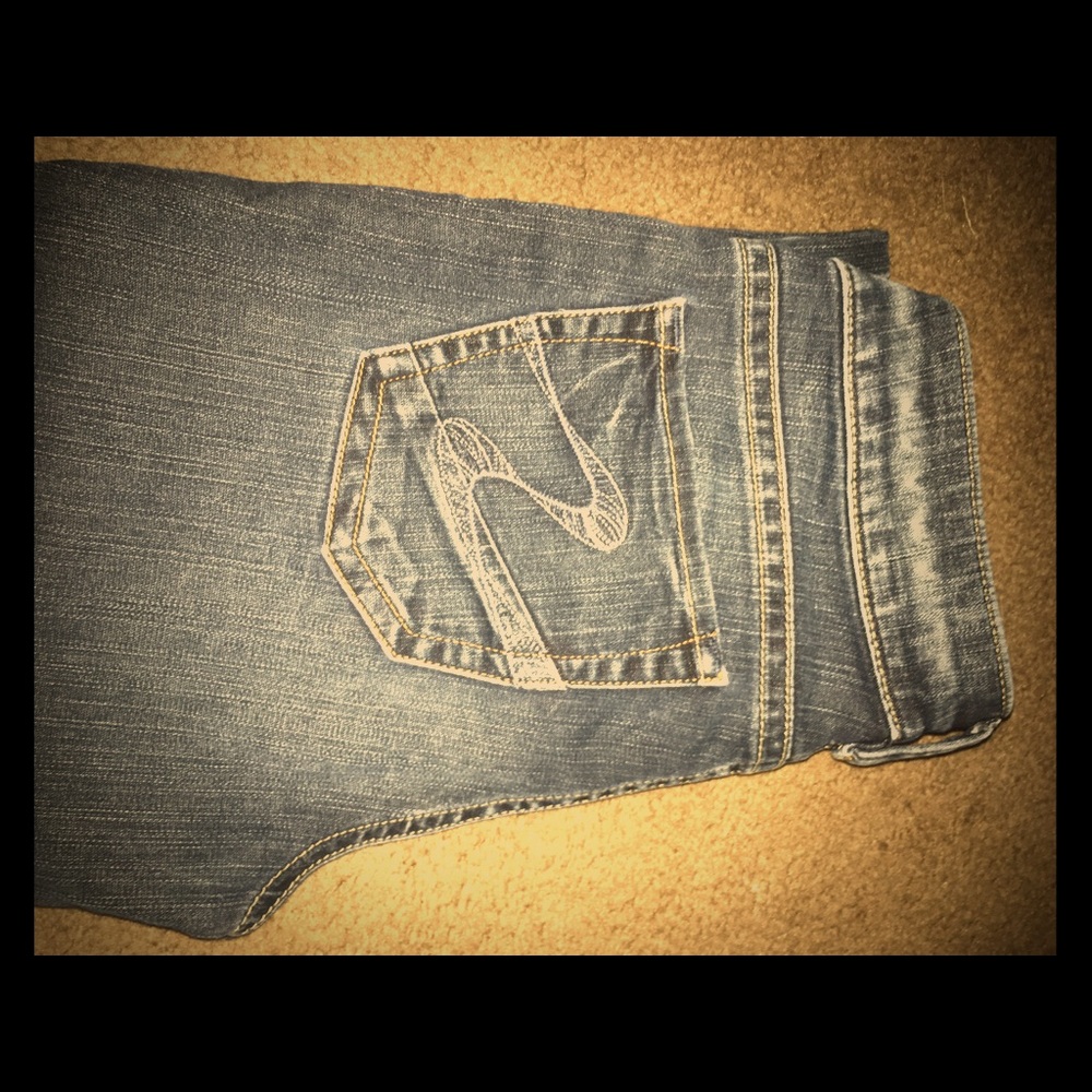 Everyday Silver Capris!