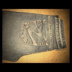 Everyday Silver Capris!