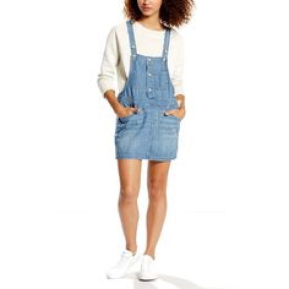 Levi's Overall skirt✨🙂Sz M🎈Worn only once!