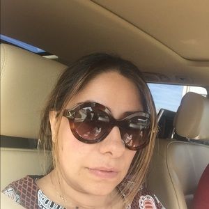 Meet your Posher, Negar