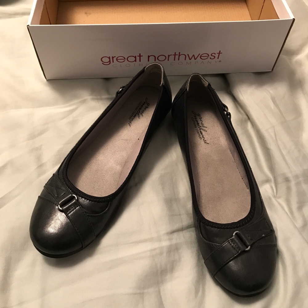 Great Northwest flats! NWOT