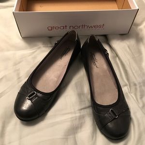 Great Northwest flats! NWOT