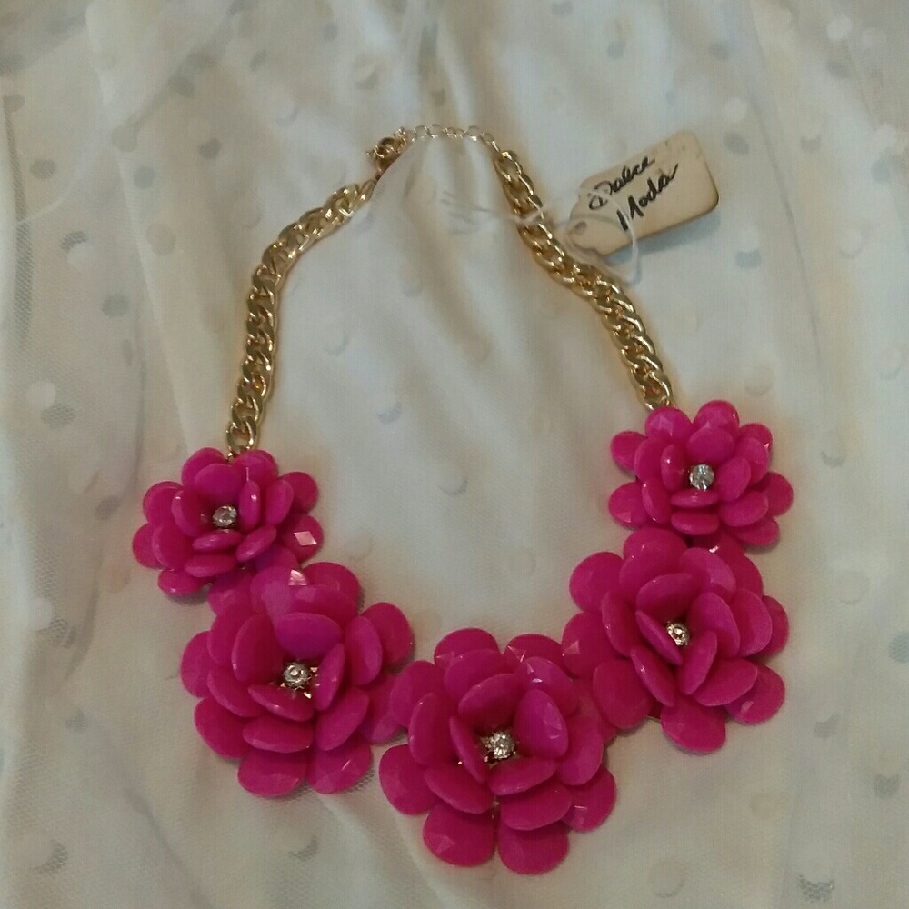 Fuschia blooming necklace