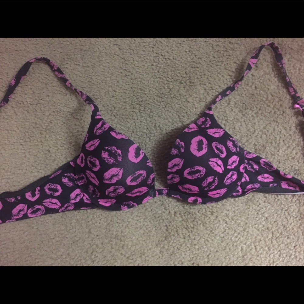 Kiss pattern push up bra
