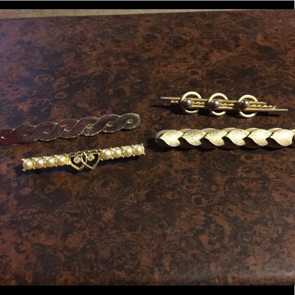 Vintage brooches lot