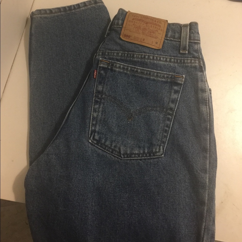 Levi 550 vintage relaxed fit tapered leg mom jeans