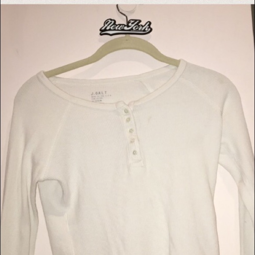 🙌 SOLD 🙌Brandy Melville ruffled edge Henley