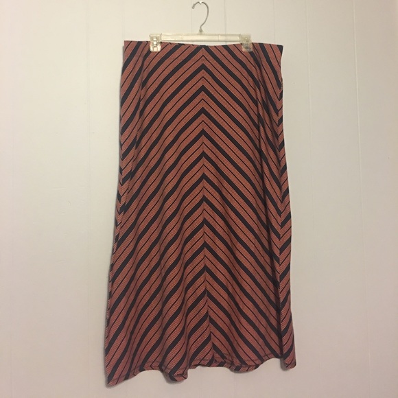 Chevron style maxi skirt - Picture 1 of 2