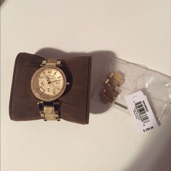 Gold and tortoise shell Michael Kors watch - Picture 2 of 4