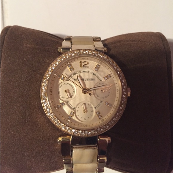 Gold and tortoise shell Michael Kors watch - Picture 3 of 4